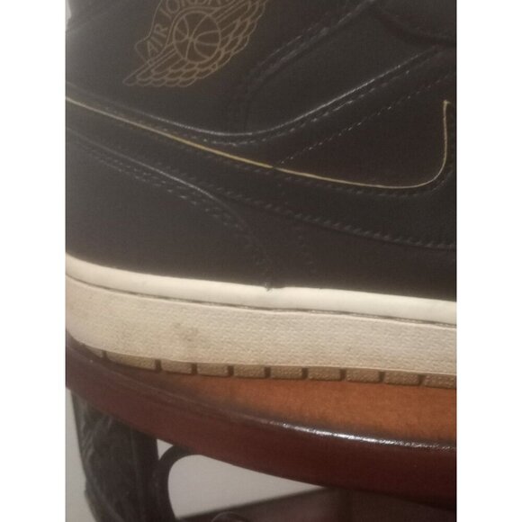 Mens Sz 9.5 Nike Air Jordan 1 Mid Retro \